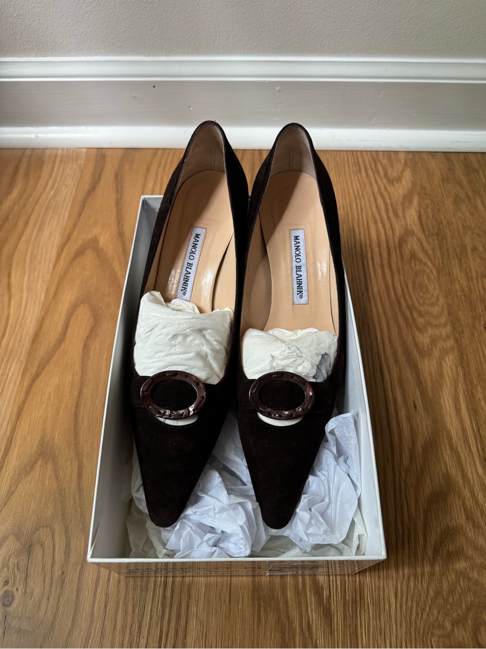 Manolo Blahnik Brown Suede Circle Buckle Pumps Rare, EU 39.5 US 9.5 Heels - Picture 2 of 11